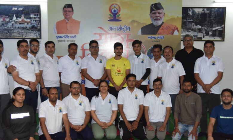 अंतरराष्ट्रीय योग दिवस के अवसर पर सूचना विभाग में किया गया योगाभ्यास