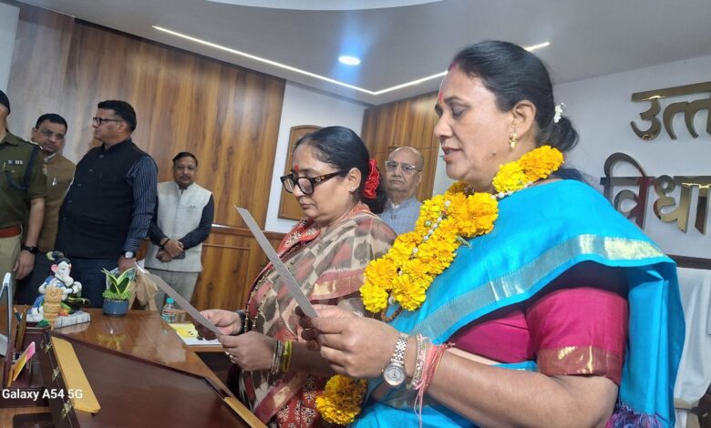 नवनिर्वाचित विधायक को दिलाई पद और गोपनीयता की शपथ नवनिर्वाचित विधायक को दिलाई पद और गोपनीयता की शपथ