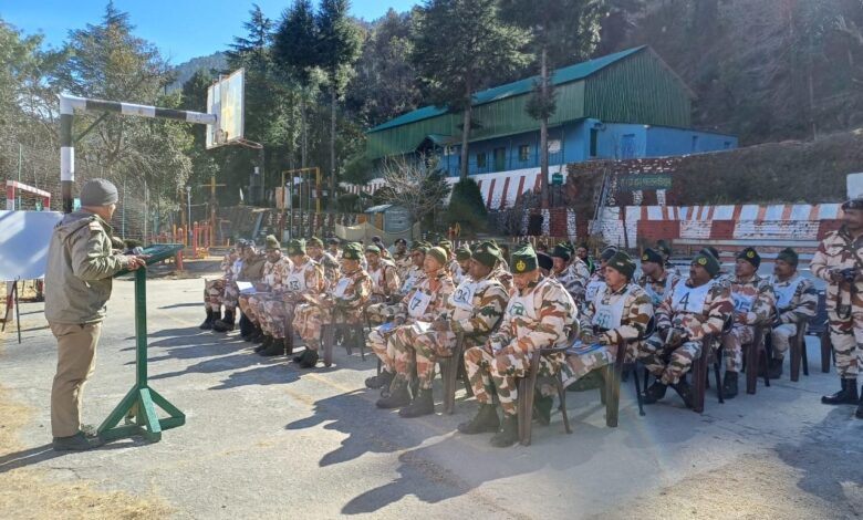 ज्योतिर्मठ पुलिस ने आईटीबीपी जवानों को साइबर खतरों के प्रति किया जागरूक ज्योतिर्मठ पुलिस ने आईटीबीपी जवानों को साइबर खतरों के प्रति किया जागरूक