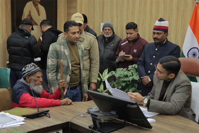 कोषागार के माध्यम से नियमित पेंशन के भुगतान का लिया गया निर्णय कोषागार के माध्यम से नियमित पेंशन के भुगतान का लिया गया निर्णय