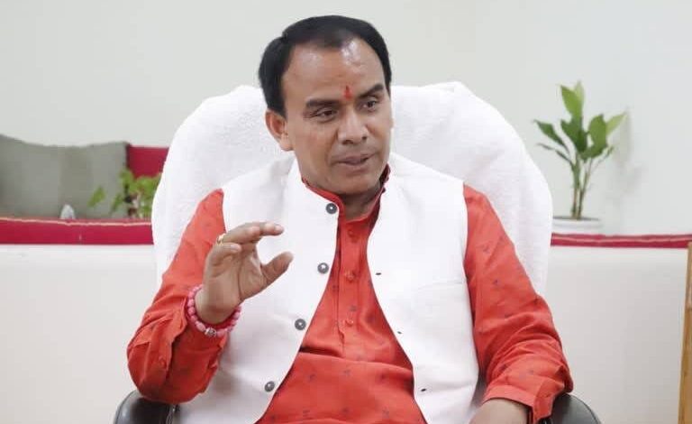 उच्च स्तरीय बैठक में चर्चा के बाद अधिकारियों को दिये शीघ्र भर्ती के निर्देश